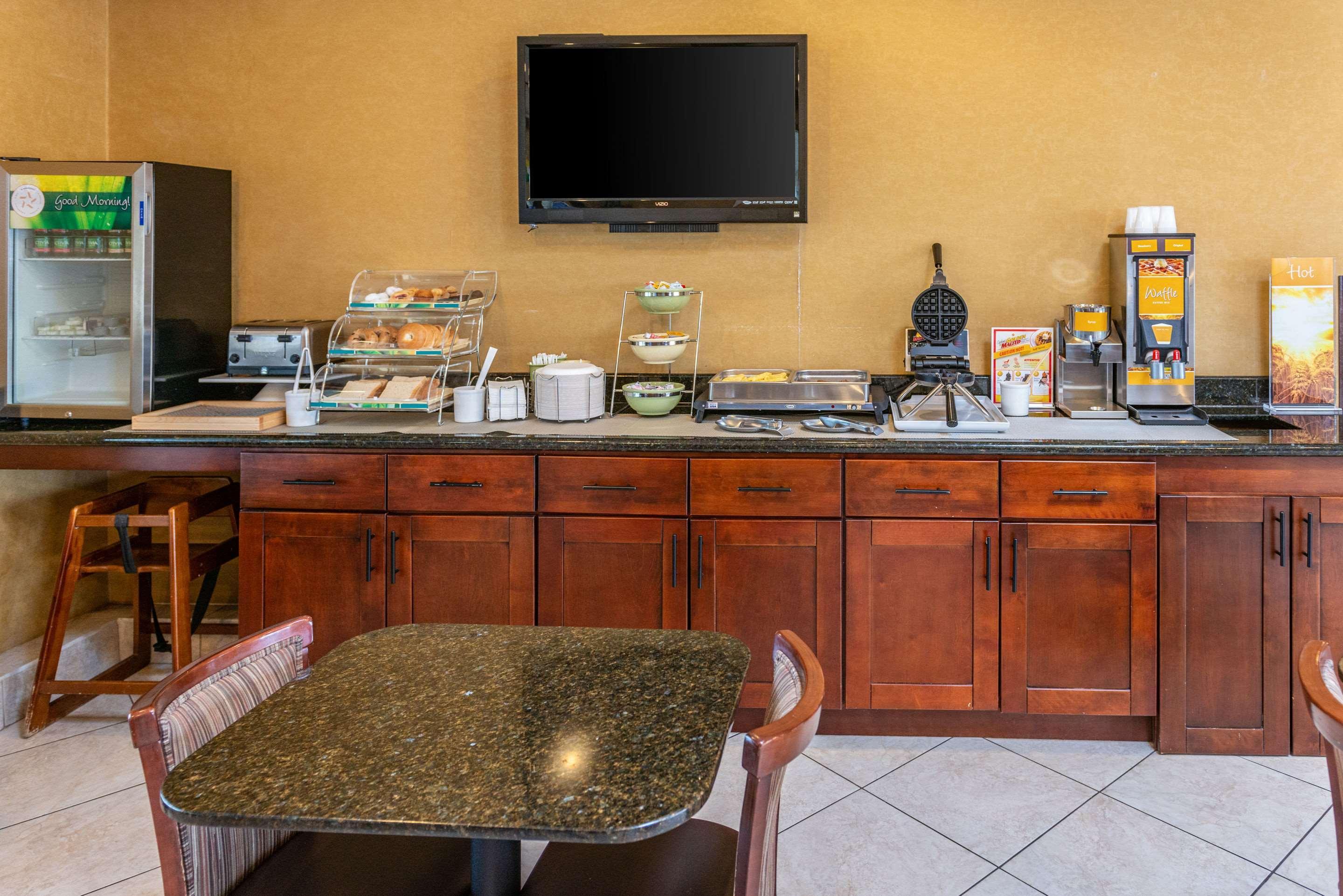 Quality Inn & Suites Seville Exteriér fotografie